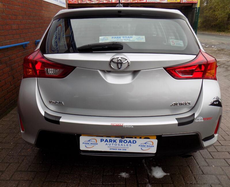 TOYOTA AURIS