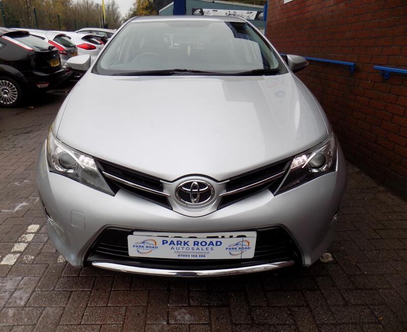 TOYOTA AURIS