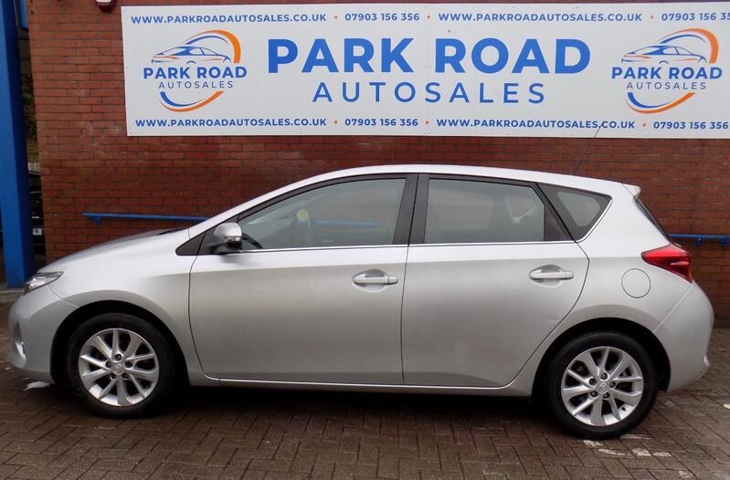 TOYOTA AURIS