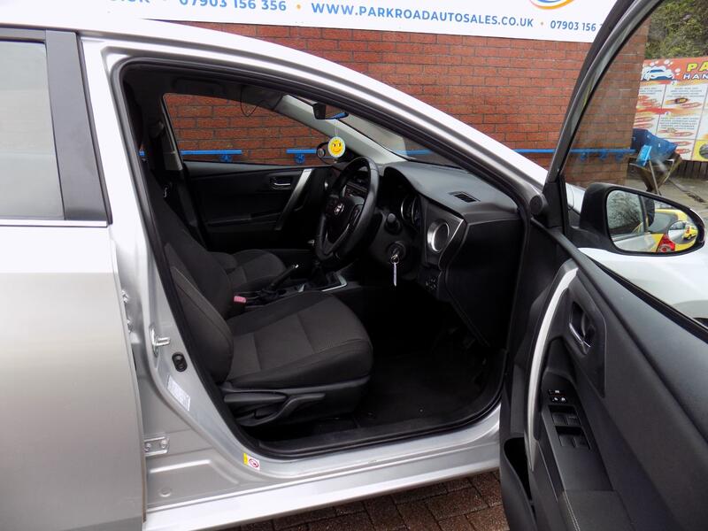 TOYOTA AURIS