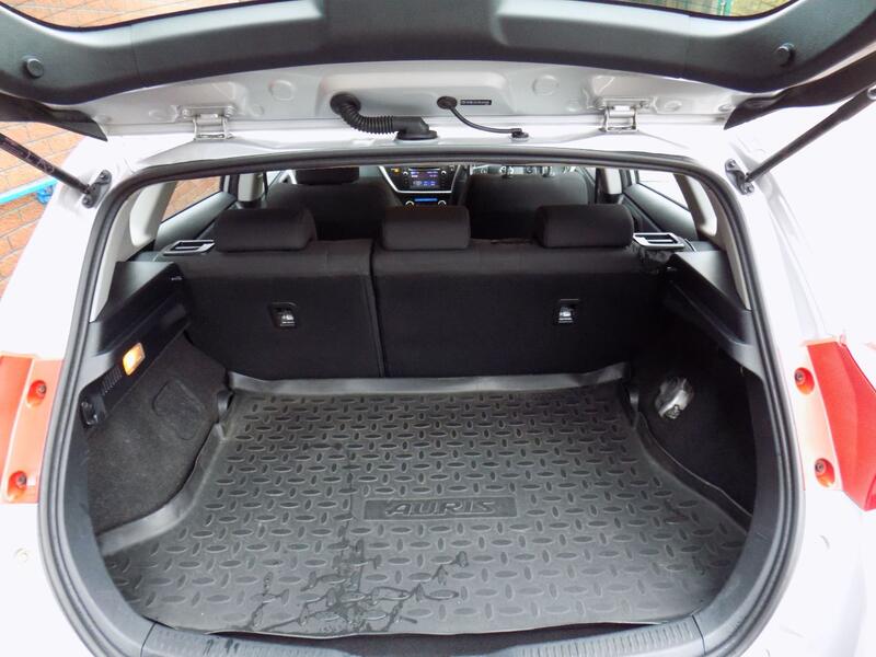 TOYOTA AURIS