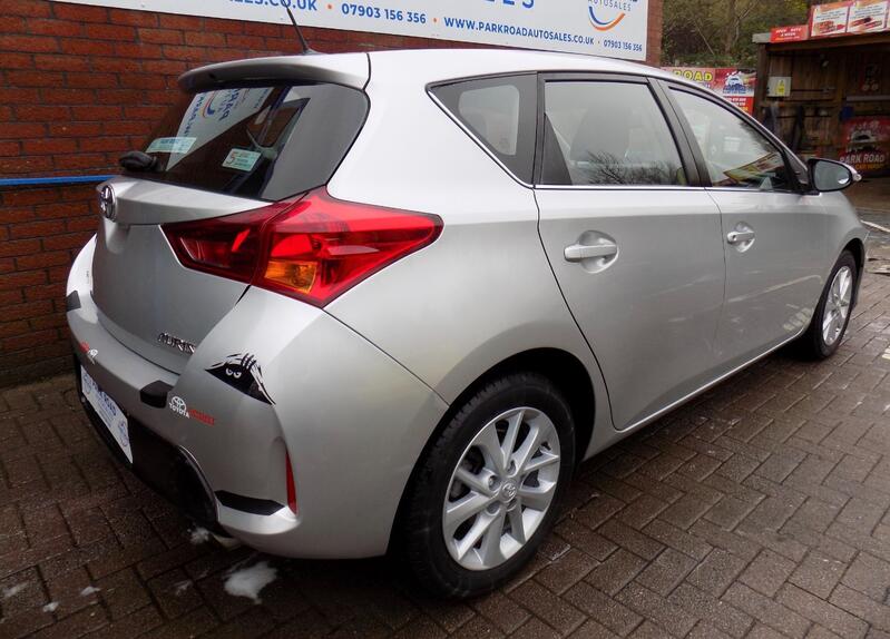TOYOTA AURIS
