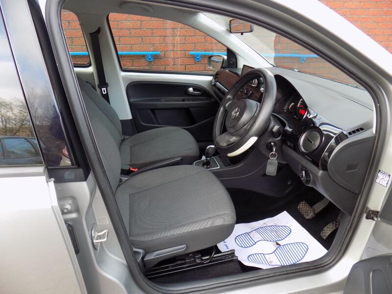 VOLKSWAGEN UP