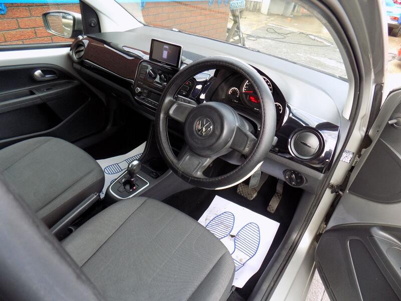 VOLKSWAGEN UP