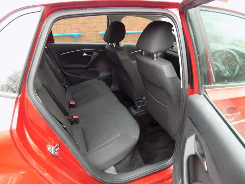 VOLKSWAGEN POLO