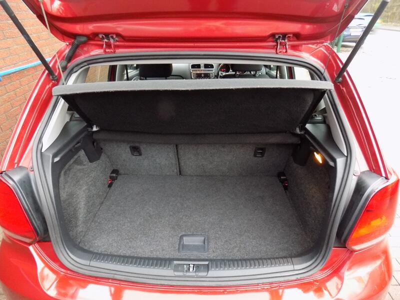 VOLKSWAGEN POLO