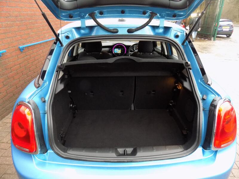 MINI HATCH