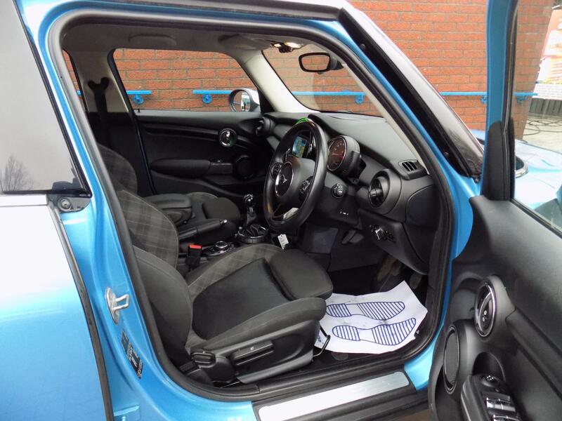 MINI HATCH