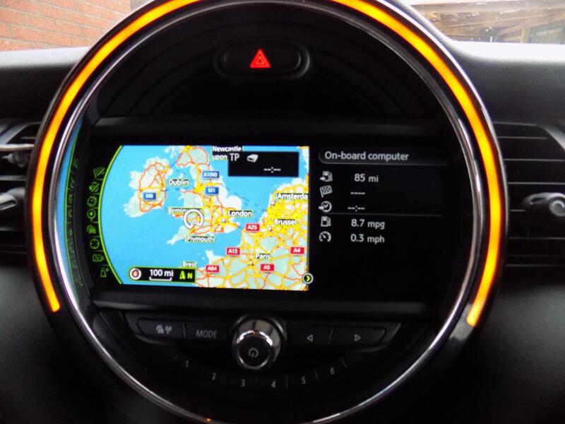 MINI HATCH