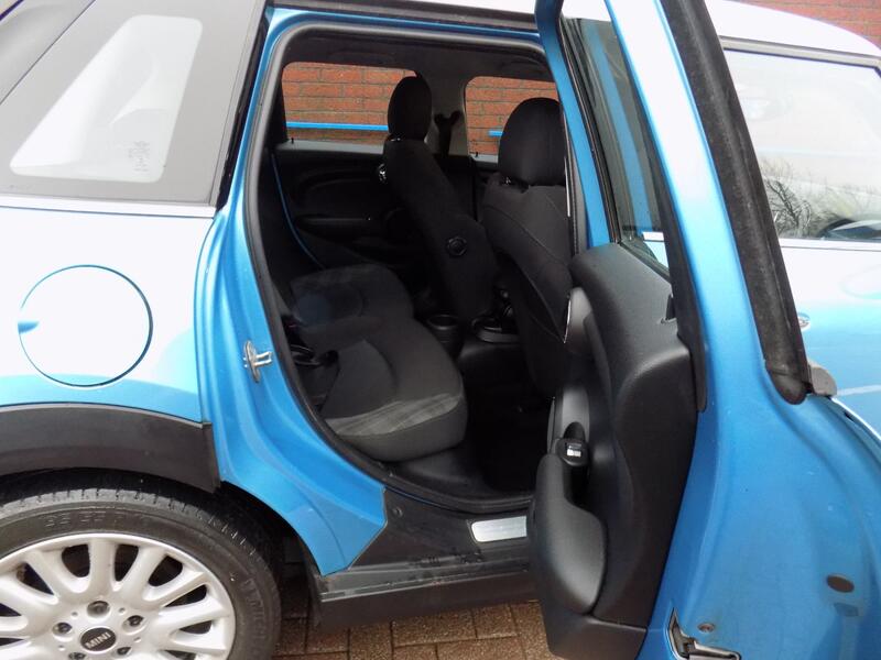 MINI HATCH