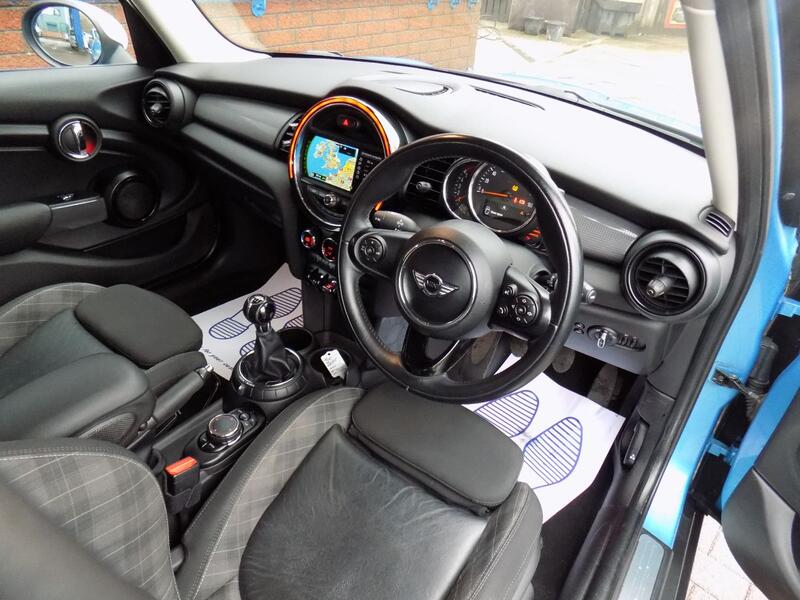 MINI HATCH