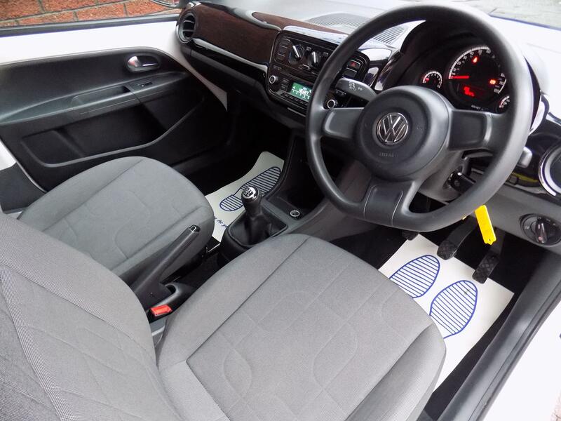 VOLKSWAGEN UP