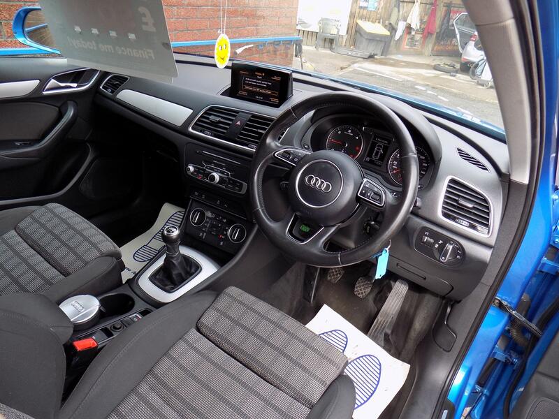 AUDI Q3