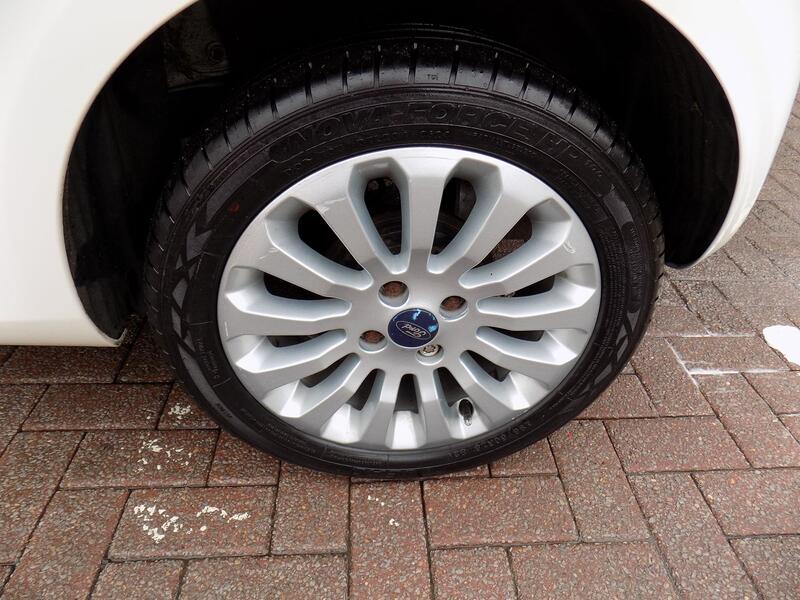 FORD KA