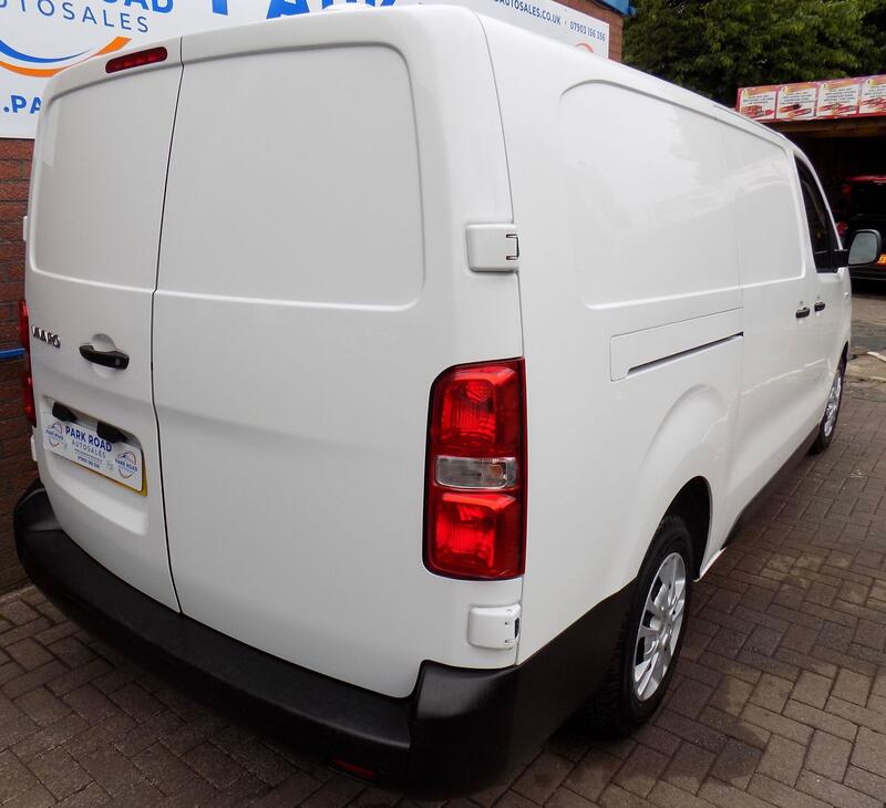 VAUXHALL VIVARO