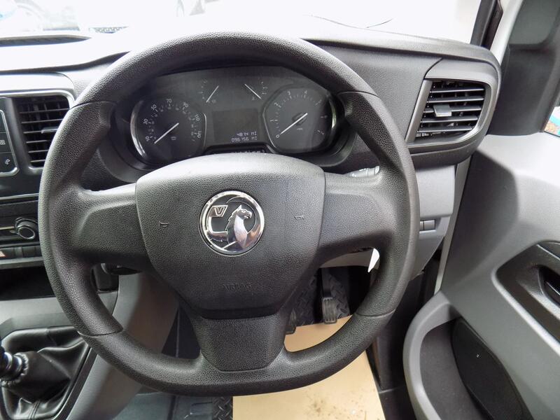 VAUXHALL VIVARO