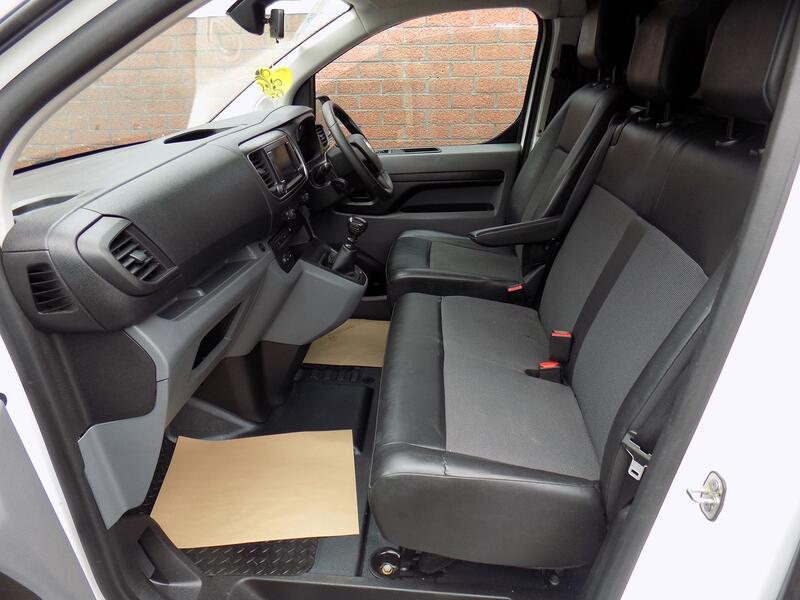 VAUXHALL VIVARO