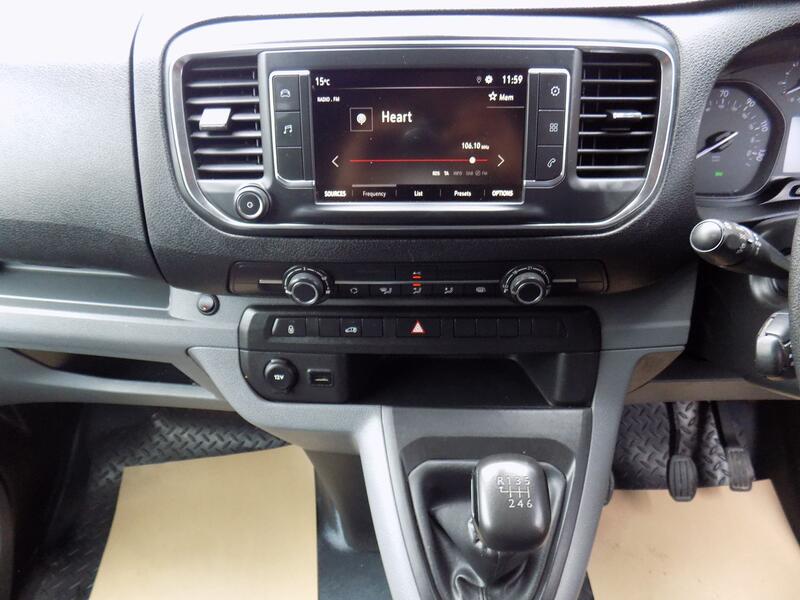 VAUXHALL VIVARO