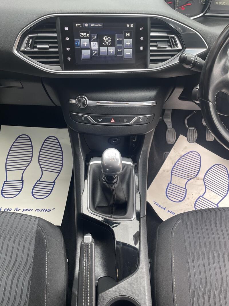 PEUGEOT 308